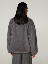 Bild von Jacke aus Kunstfell ISLUGA