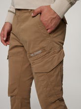 Image sur Pantalon cargo à coupe régulière