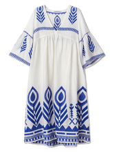Bild von Tunikakleid mit Stickerei
