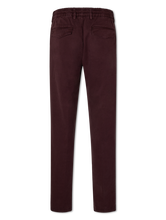 Image sur Un pantalon chino au look jogging