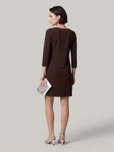 Image sur Robe mi-longue ornée de strass