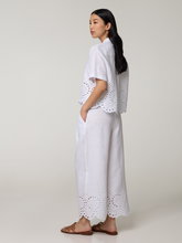 Image sur Pantalon en lin avec broderie ajourée