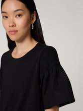 Bild von T-Shirt mit Smoke-Detail