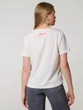 Image sur T-shirt brodé