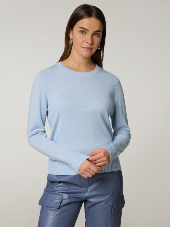 Bild von Strickpullover mit Wolle